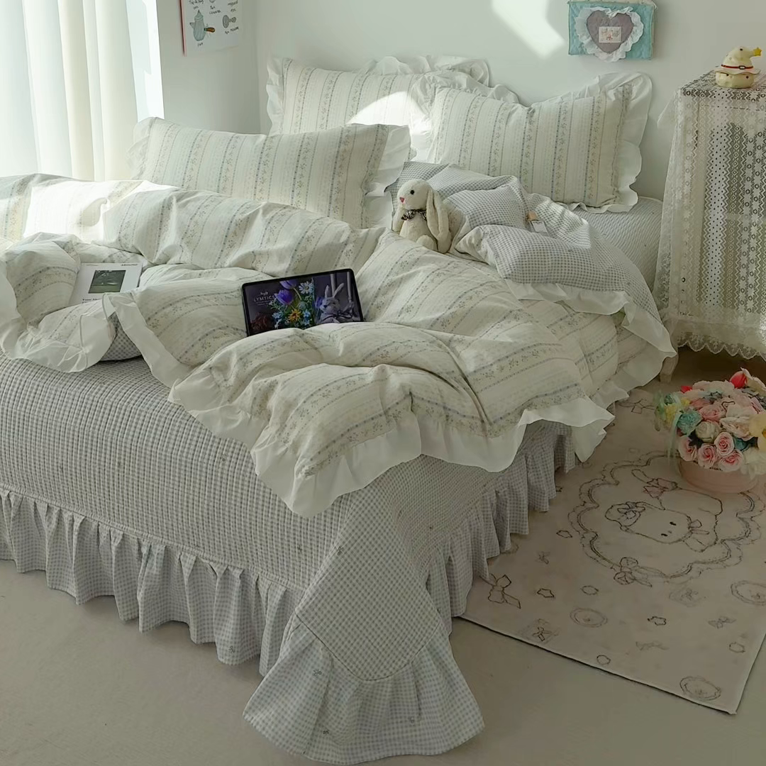 91家纺网 家纺一手货源 找家纺 女子家纺 2026新款全棉纯棉绗缝花边床盖四件套 素条花-蓝