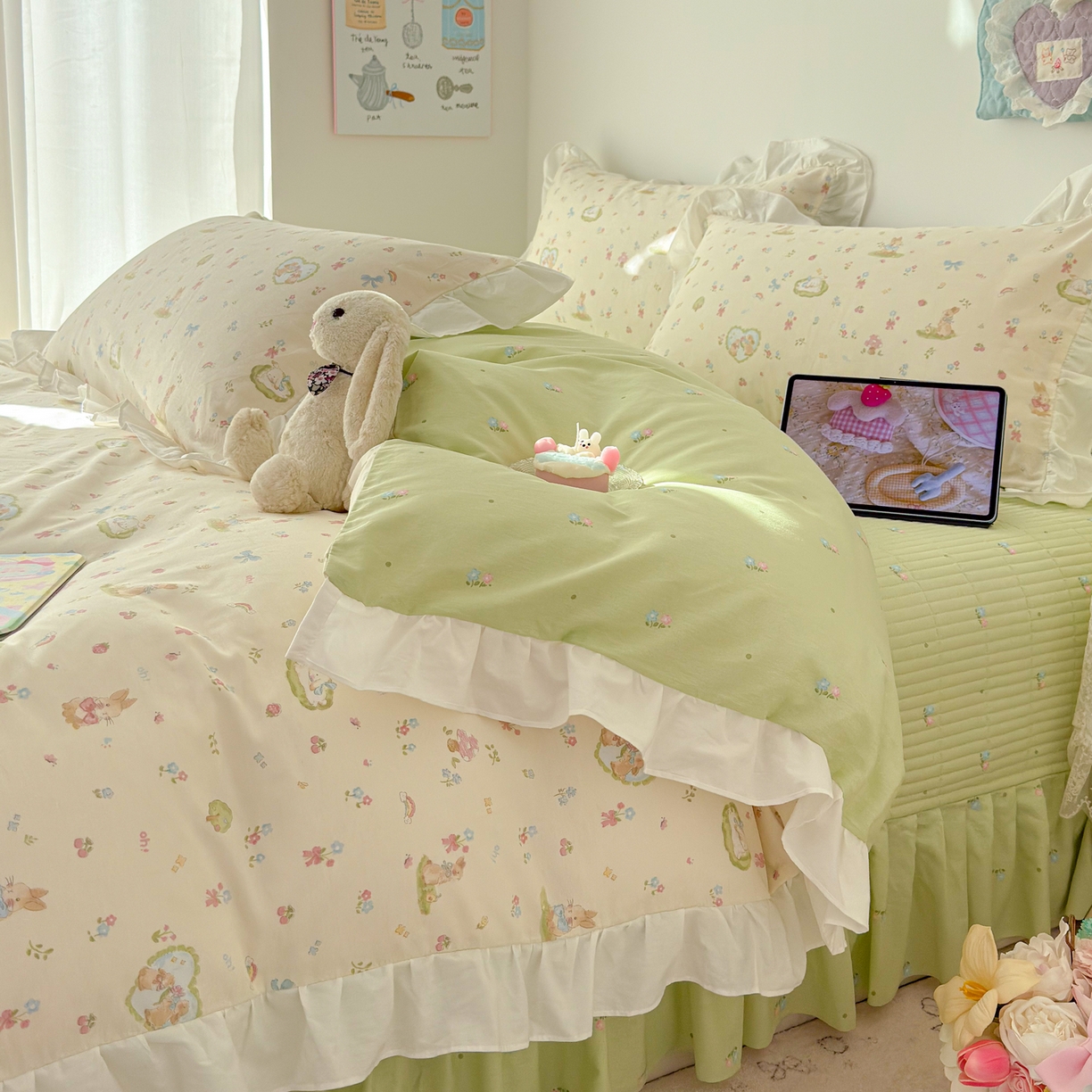 91家纺网 家纺一手货源 找家纺 女子家纺 2026新款全棉纯棉绗缝花边床盖四件套 兔与花笺