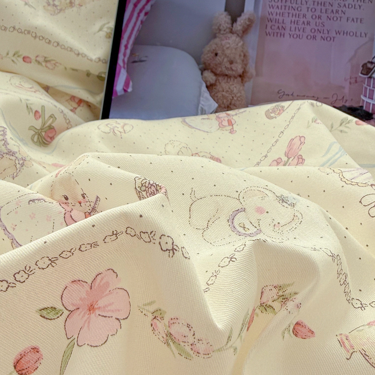 91家纺网 家纺一手货源 找家纺 女子家纺 2026新款全棉纯棉绗缝花边床盖四件套 幸福小兔