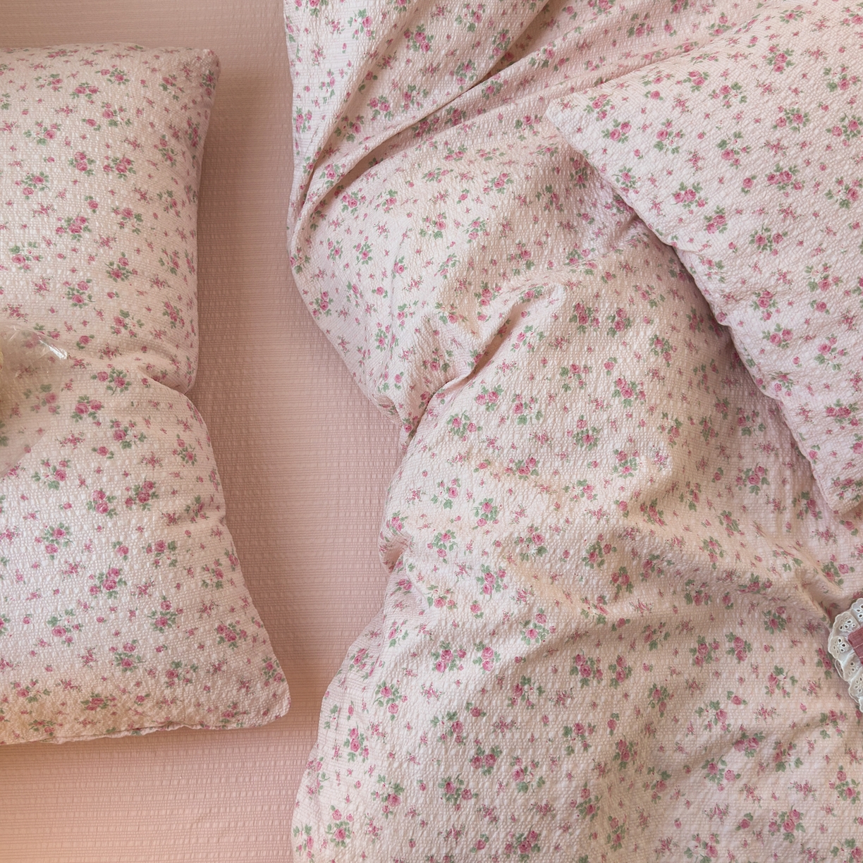 91家纺网 家纺一手货源 找家纺 奈颜 2026新款A类泡芙纱小碎花四件套学生宿舍三件套 花有花期