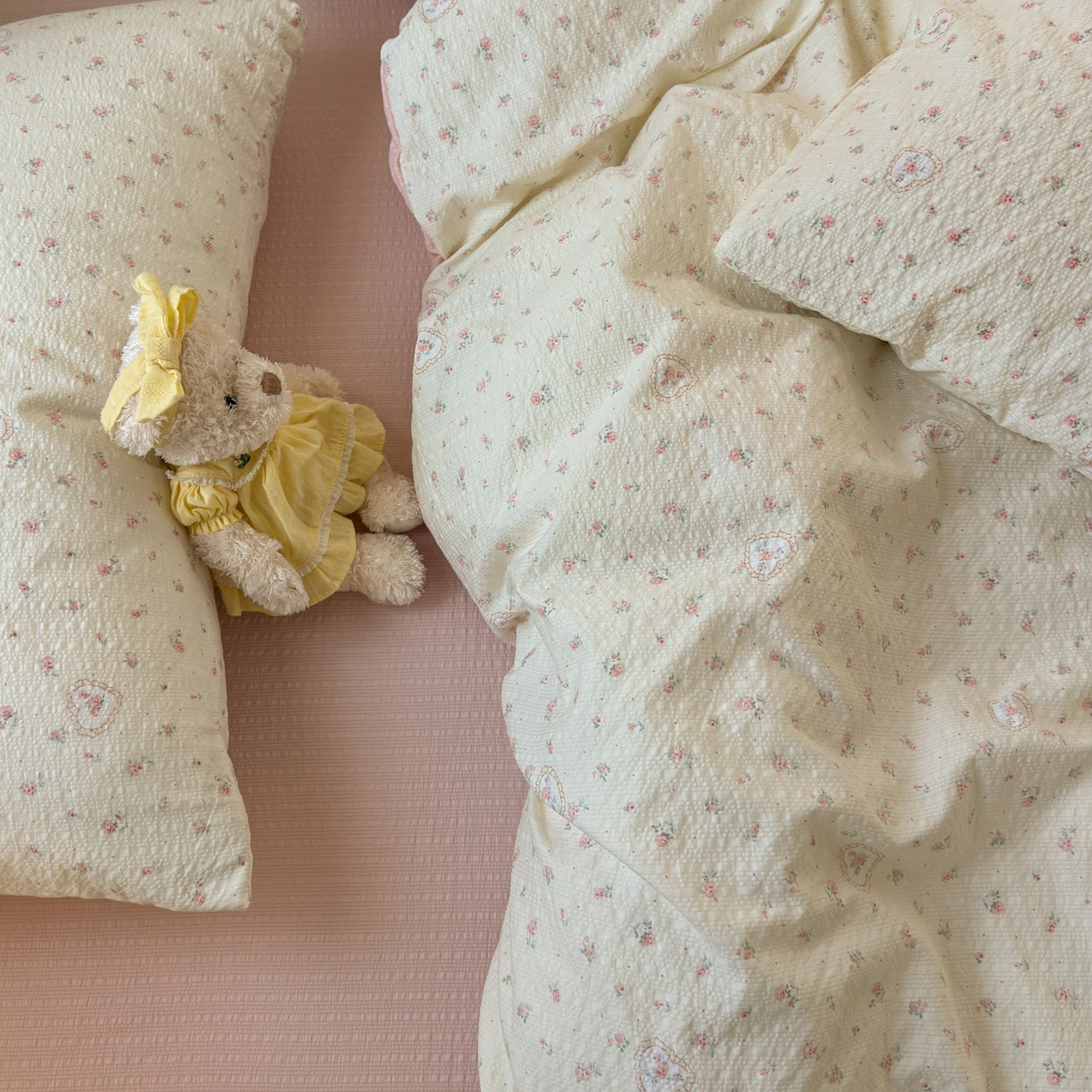 91家纺网 家纺一手货源 找家纺 奈颜 2026新款A类泡芙纱小碎花四件套学生宿舍三件套 兔崽花园