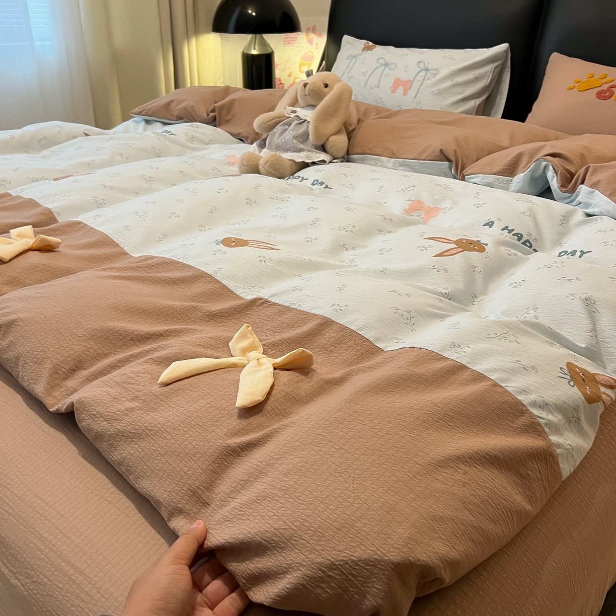 91家纺网 家纺一手货源 找家纺 （总）子钦家纺 2026新款公主风提花泡芙棉拼接刺绣毛巾绣蝴蝶结四件套