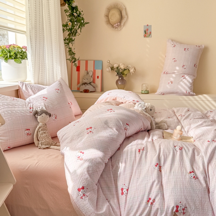 91家纺网 家纺一手货源 找家纺 丽美人家纺 2026新款A类皱皱纱双层印花单被套 BT粉格猫咪