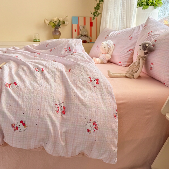 91家纺网 家纺一手货源 找家纺 丽美人家纺 2026新款A类皱皱纱双层印花单被套 BT粉格猫咪