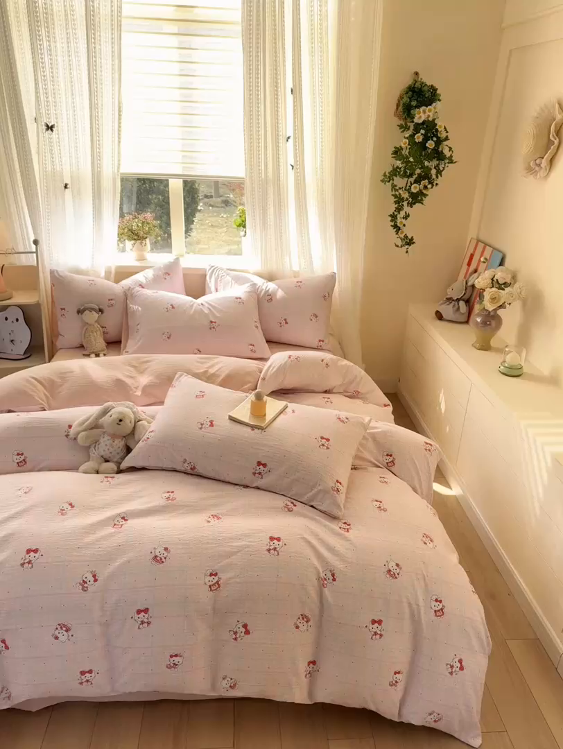 91家纺网 家纺一手货源 找家纺 丽美人家纺 2026新款A类皱皱纱双层印花单被套 BT粉格猫咪