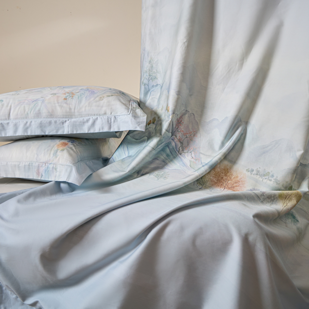 91家纺网 家纺一手货源 找家纺 禾时 2026新款全棉纯棉数码印花埋绳款四件套 淡墨春山（绿）