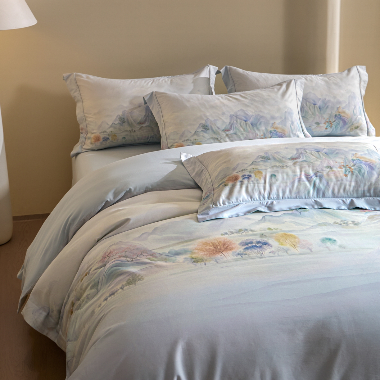 91家纺网 家纺一手货源 找家纺 禾时 2026新款全棉纯棉数码印花埋绳款四件套 淡墨春山（绿）