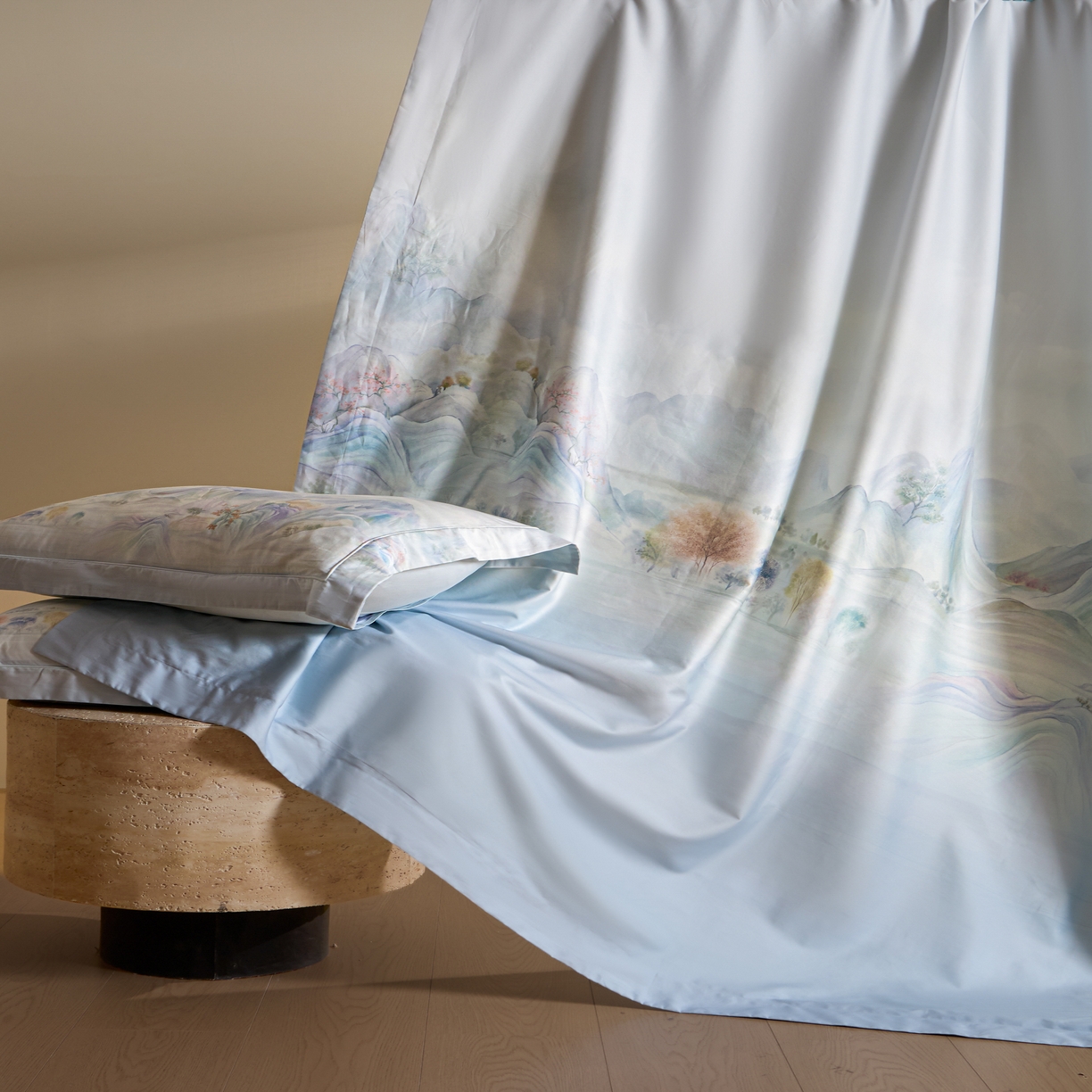 91家纺网 家纺一手货源 找家纺 禾时 2026新款全棉纯棉数码印花埋绳款四件套 淡墨春山（绿）