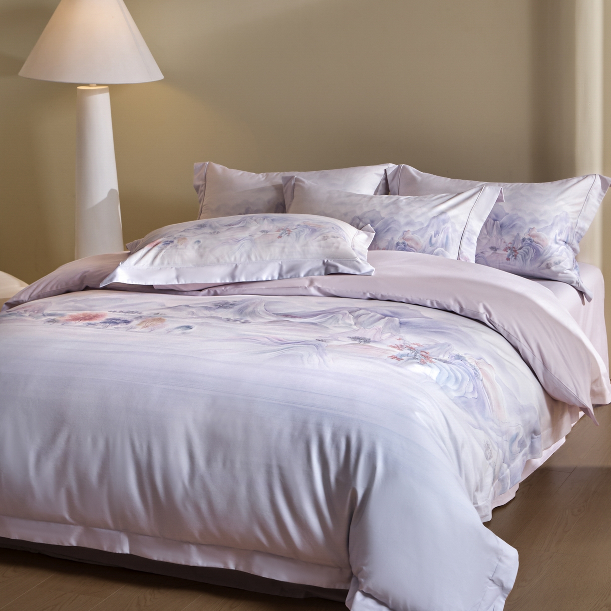 91家纺网 家纺一手货源 找家纺 禾时 2026新款全棉纯棉数码印花埋绳款四件套 淡墨春山（紫）