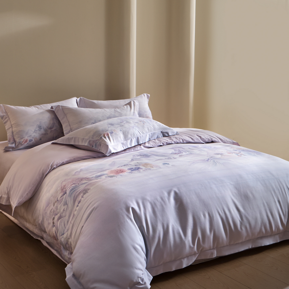 91家纺网 家纺一手货源 找家纺 禾时 2026新款全棉纯棉数码印花埋绳款四件套 淡墨春山（紫）