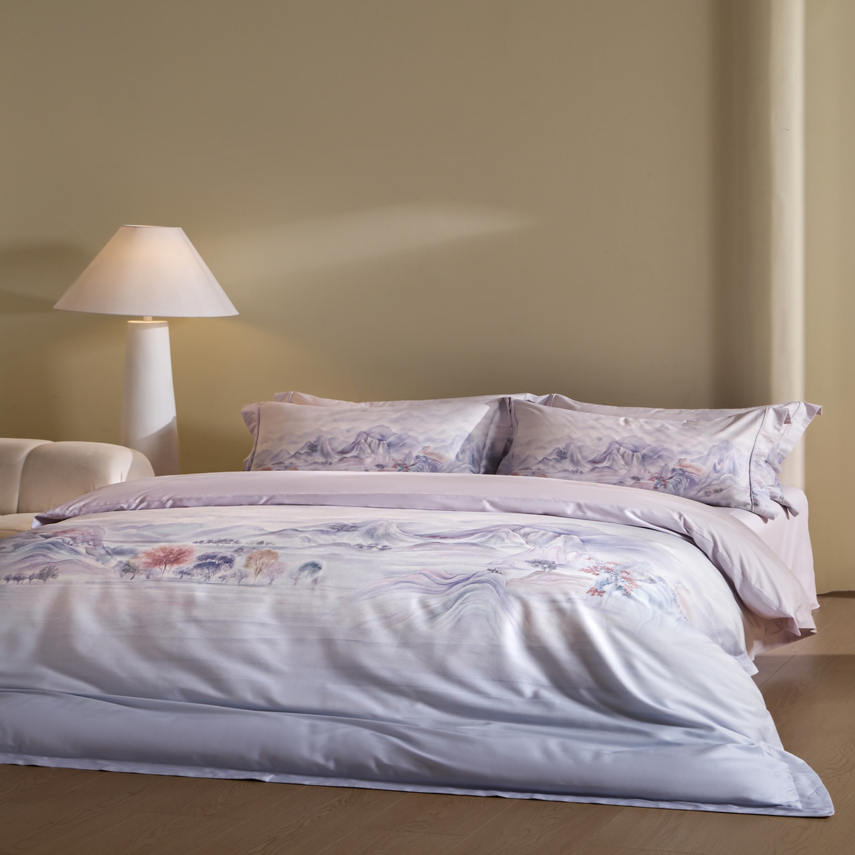 91家纺网 家纺一手货源 找家纺 禾时 2026新款全棉纯棉数码印花埋绳款四件套 淡墨春山（紫）