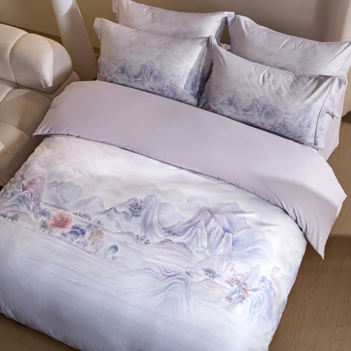 91家纺网 家纺一手货源 找家纺 禾时 2026新款全棉纯棉数码印花埋绳款四件套 淡墨春山（紫）