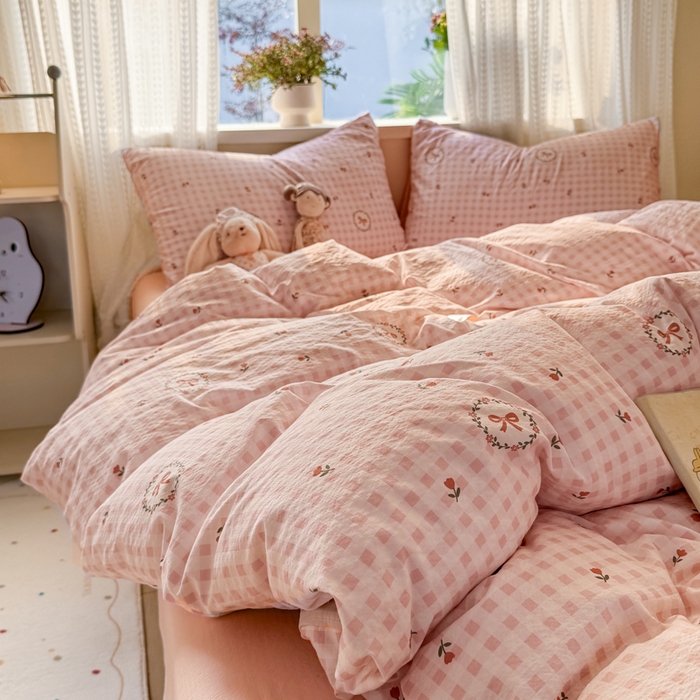 91家纺网 家纺一手货源 找家纺 丽美人家纺 2026新款A类皱皱纱双层印花单被套 BT格子蝴蝶结