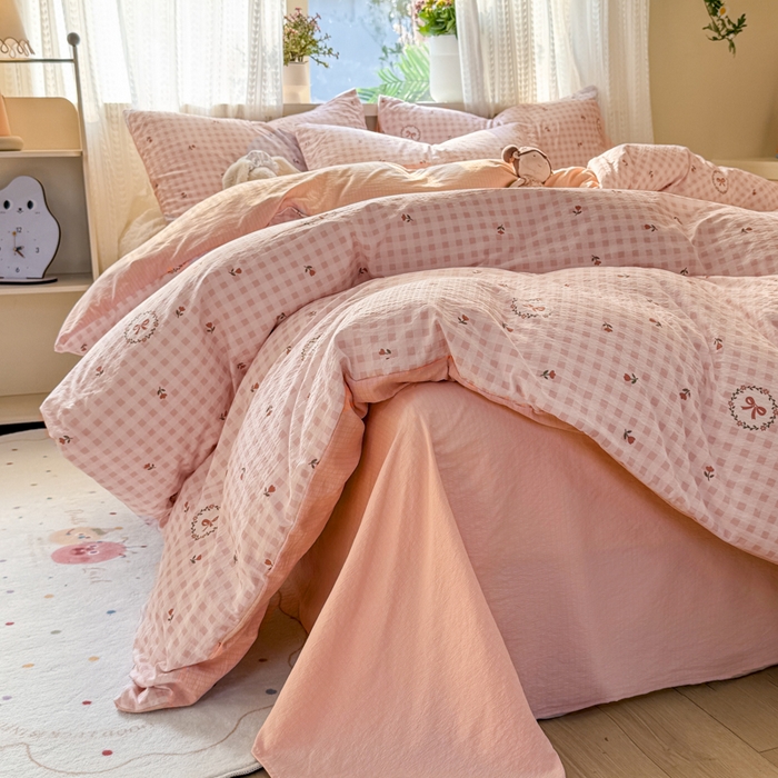 91家纺网 家纺一手货源 找家纺 丽美人家纺 2026新款A类皱皱纱双层印花单被套 BT格子蝴蝶结