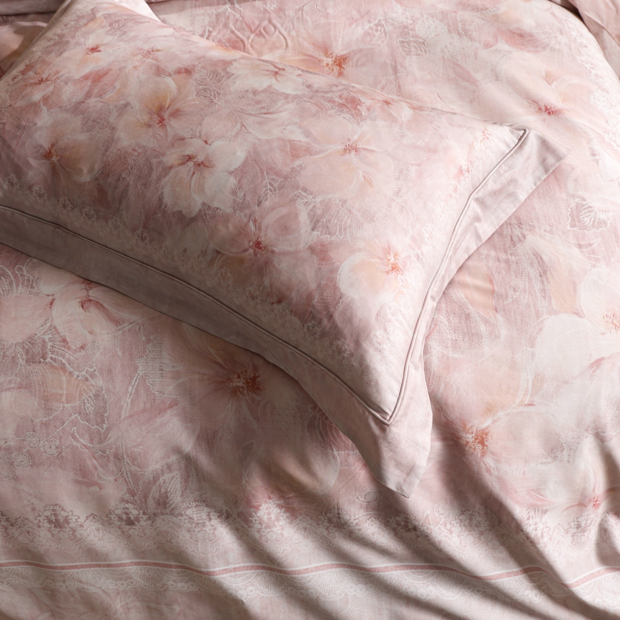 91家纺网 家纺一手货源 找家纺 禾时 2026新款全棉纯棉数码印花埋绳款四件套 绯花若梦（粉）