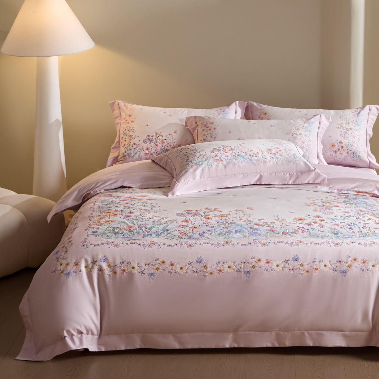 91家纺网 家纺一手货源 找家纺 禾时 2026新款全棉纯棉数码印花埋绳款四件套 花间逐梦（粉）