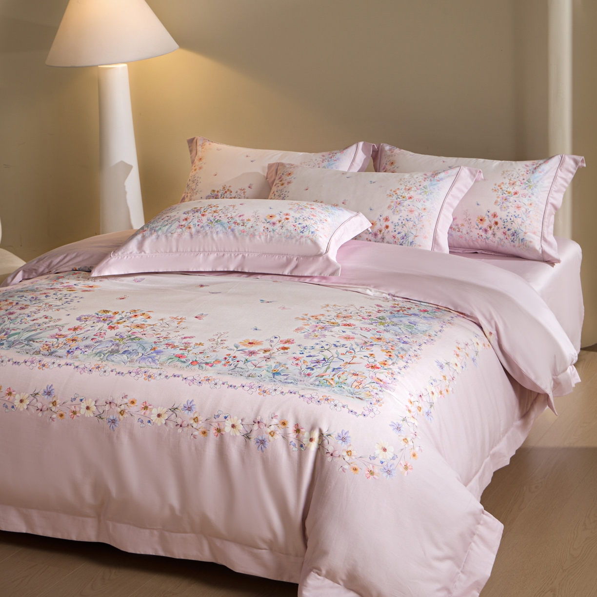 91家纺网 家纺一手货源 找家纺 禾时 2026新款全棉纯棉数码印花埋绳款四件套 花间逐梦（粉）