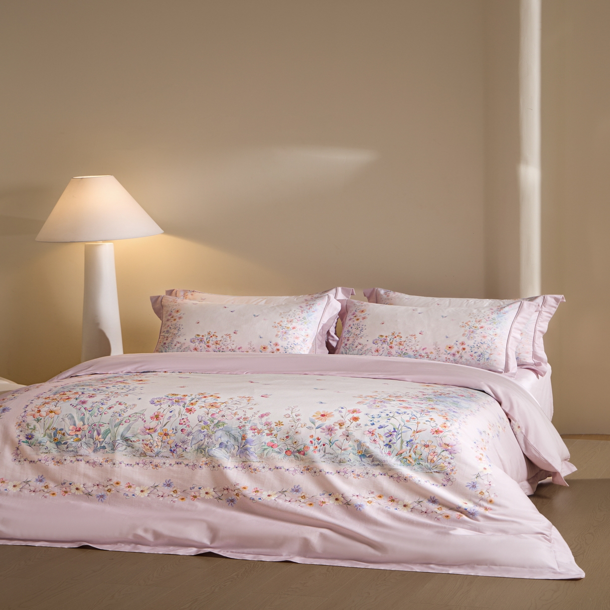 91家纺网 家纺一手货源 找家纺 禾时 2026新款全棉纯棉数码印花埋绳款四件套 花间逐梦（粉）