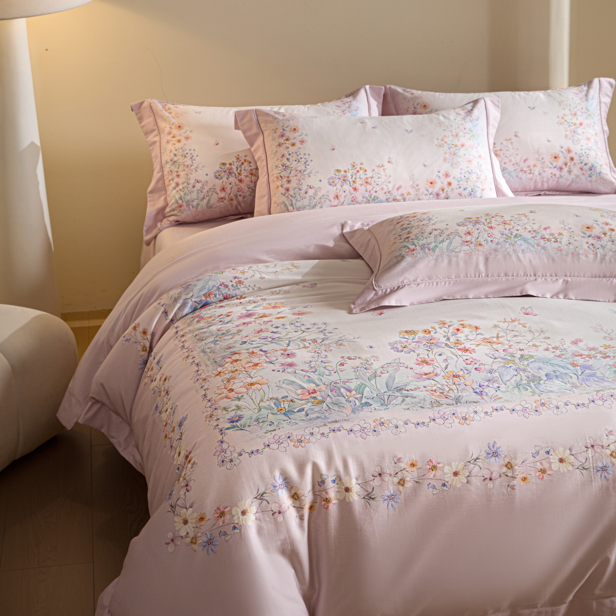 91家纺网 家纺一手货源 找家纺 禾时 2026新款全棉纯棉数码印花埋绳款四件套 花间逐梦（粉）