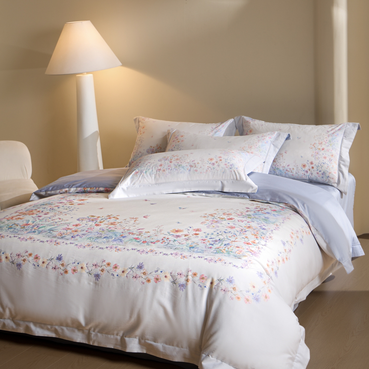 91家纺网 家纺一手货源 找家纺 禾时 2026新款全棉纯棉数码印花埋绳款四件套 花间逐梦（蓝紫）