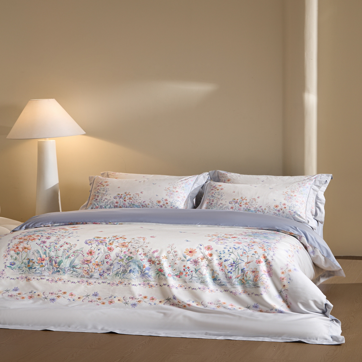 91家纺网 家纺一手货源 找家纺 禾时 2026新款全棉纯棉数码印花埋绳款四件套 花间逐梦（蓝紫）