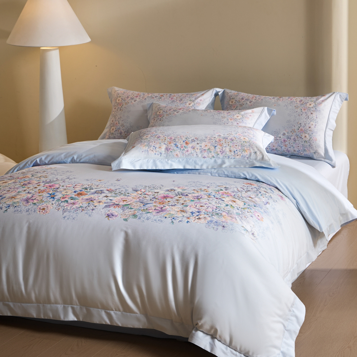 91家纺网 家纺一手货源 找家纺 禾时 2026新款全棉纯棉数码印花埋绳款四件套 花影轻描（蓝）