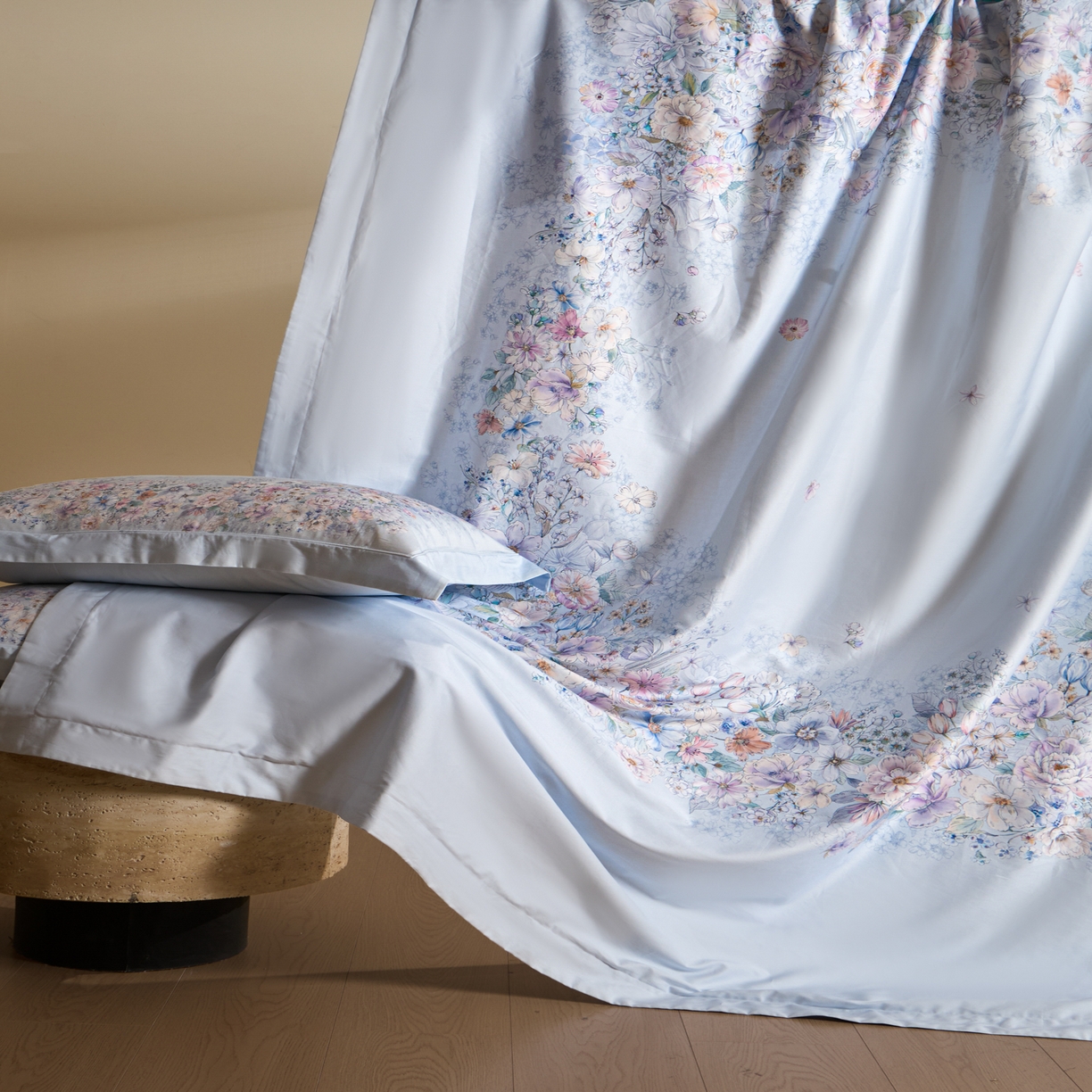 91家纺网 家纺一手货源 找家纺 禾时 2026新款全棉纯棉数码印花埋绳款四件套 花影轻描（蓝）