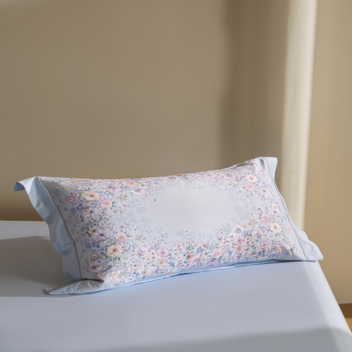 91家纺网 家纺一手货源 找家纺 禾时 2026新款全棉纯棉数码印花埋绳款四件套 花影轻描（蓝）