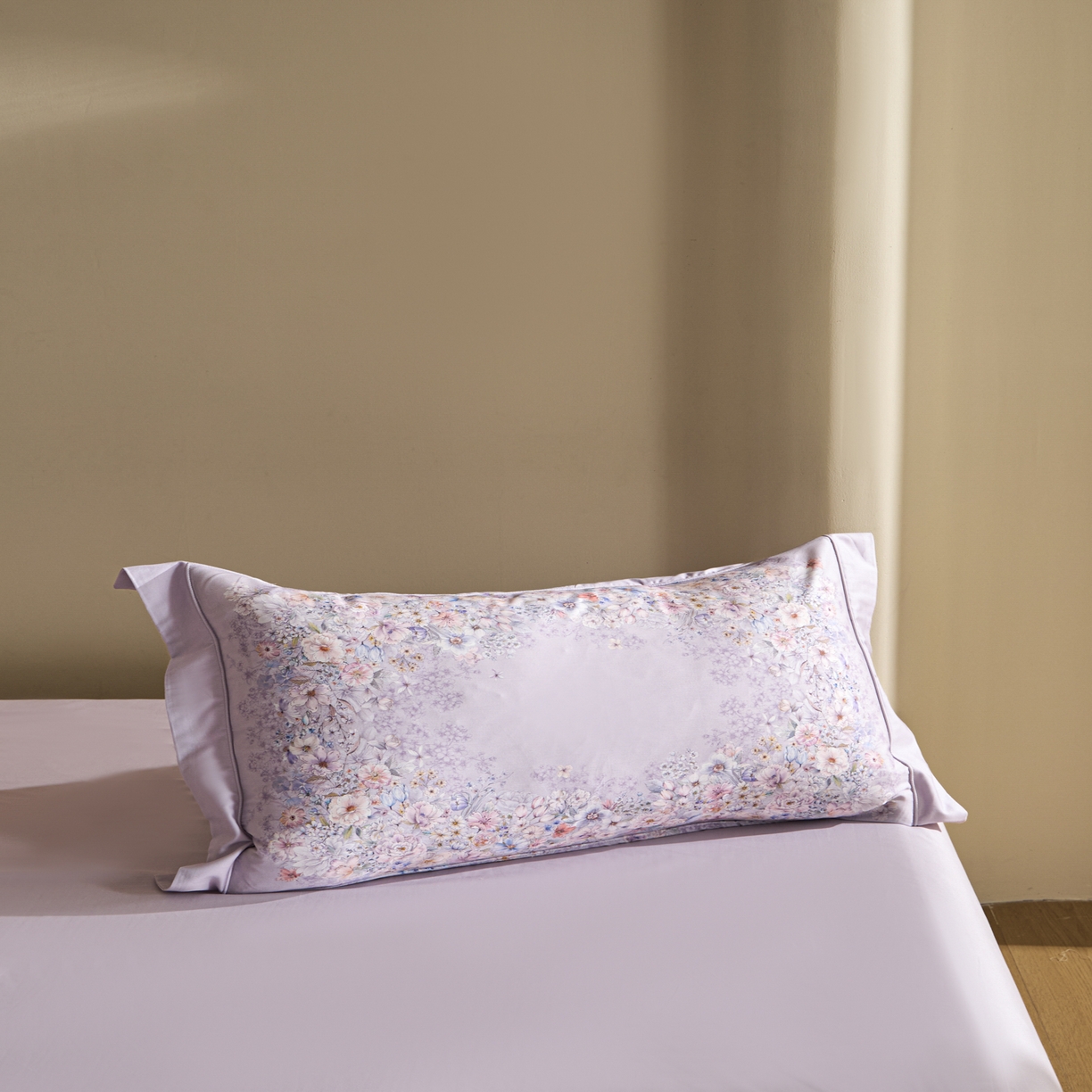 91家纺网 家纺一手货源 找家纺 禾时 2026新款全棉纯棉数码印花埋绳款四件套 花影轻描（紫）