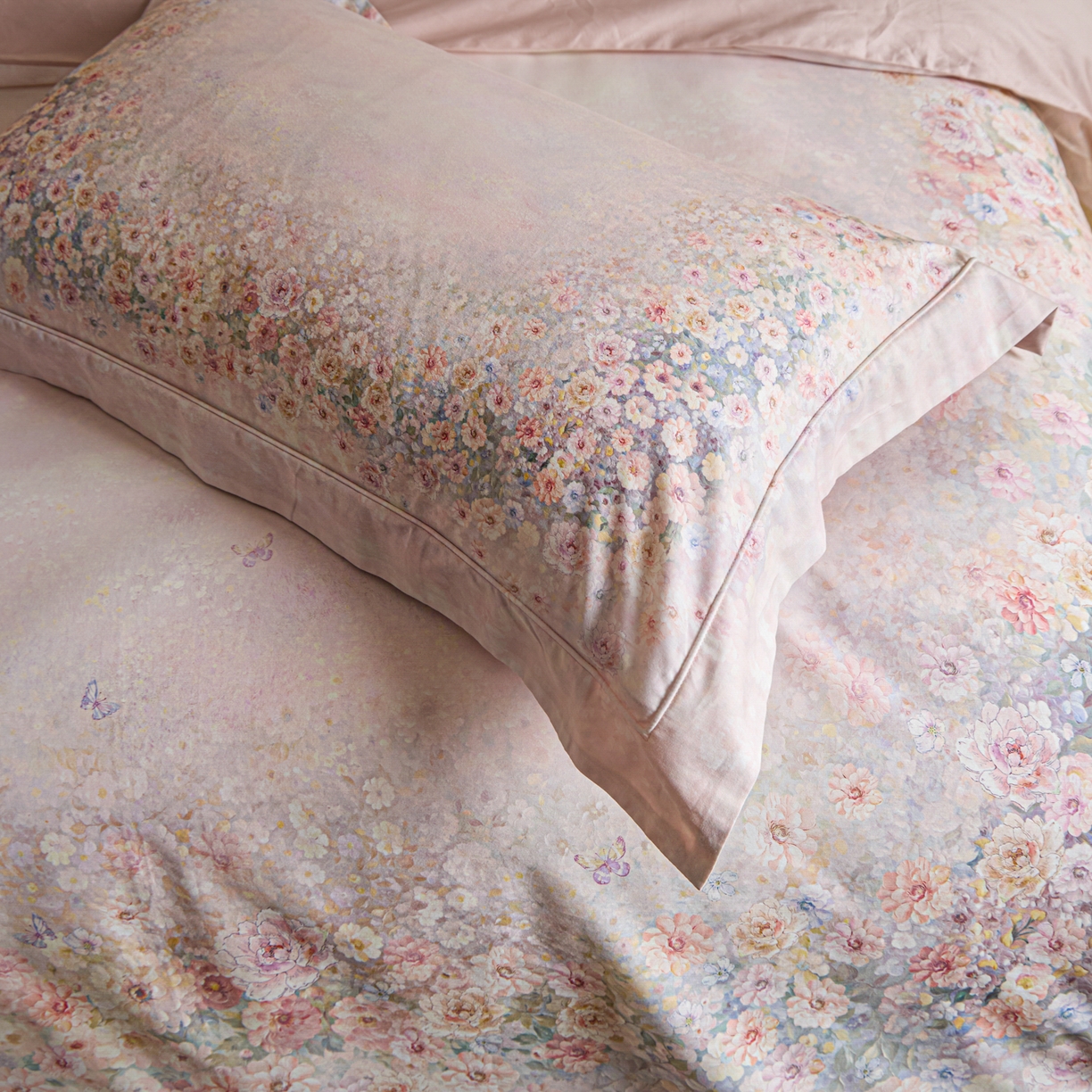 91家纺网 家纺一手货源 找家纺 禾时 2026新款全棉纯棉数码印花埋绳款四件套 浅春织梦（粉）