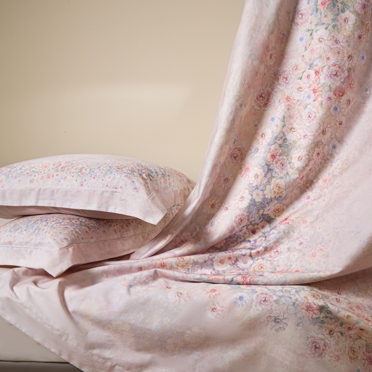 91家纺网 家纺一手货源 找家纺 禾时 2026新款全棉纯棉数码印花埋绳款四件套 浅春织梦（粉）