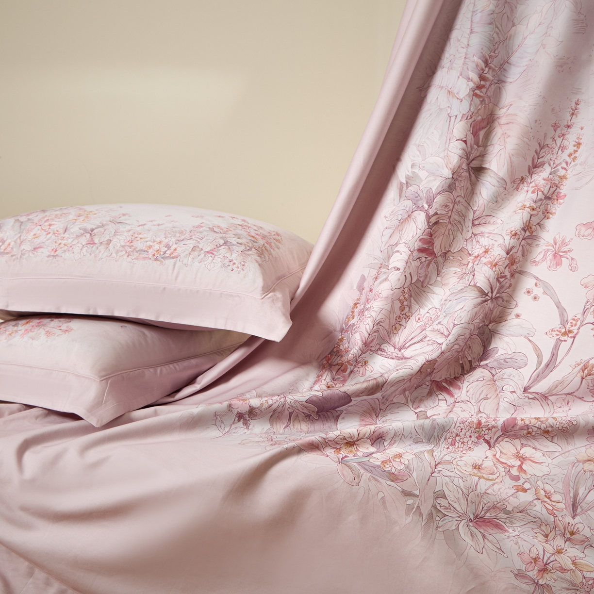 91家纺网 家纺一手货源 找家纺 禾时 2026新款全棉纯棉数码印花埋绳款四件套 轻烟蝶薇（豆沙粉）