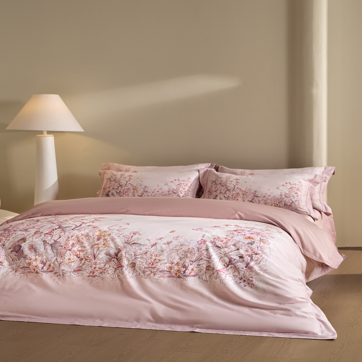 91家纺网 家纺一手货源 找家纺 禾时 2026新款全棉纯棉数码印花埋绳款四件套 轻烟蝶薇（豆沙粉）