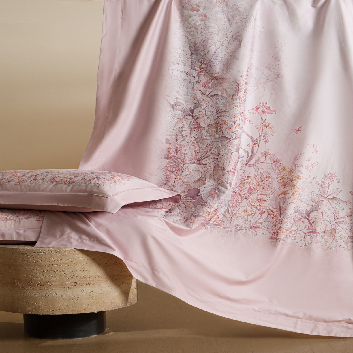 91家纺网 家纺一手货源 找家纺 禾时 2026新款全棉纯棉数码印花埋绳款四件套 轻烟蝶薇（豆沙粉）