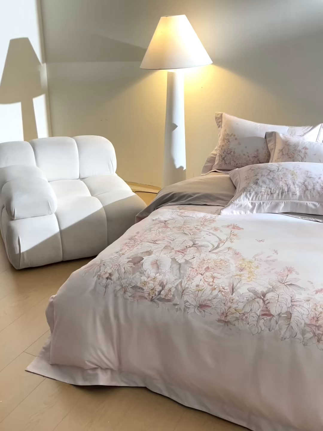 91家纺网 家纺一手货源 找家纺 禾时 2026新款全棉纯棉数码印花埋绳款四件套 轻烟蝶薇（米）