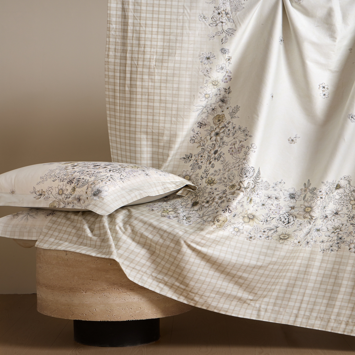 91家纺网 家纺一手货源 找家纺 禾时 2026新款全棉纯棉数码印花埋绳款四件套 素绘春野（香槟）