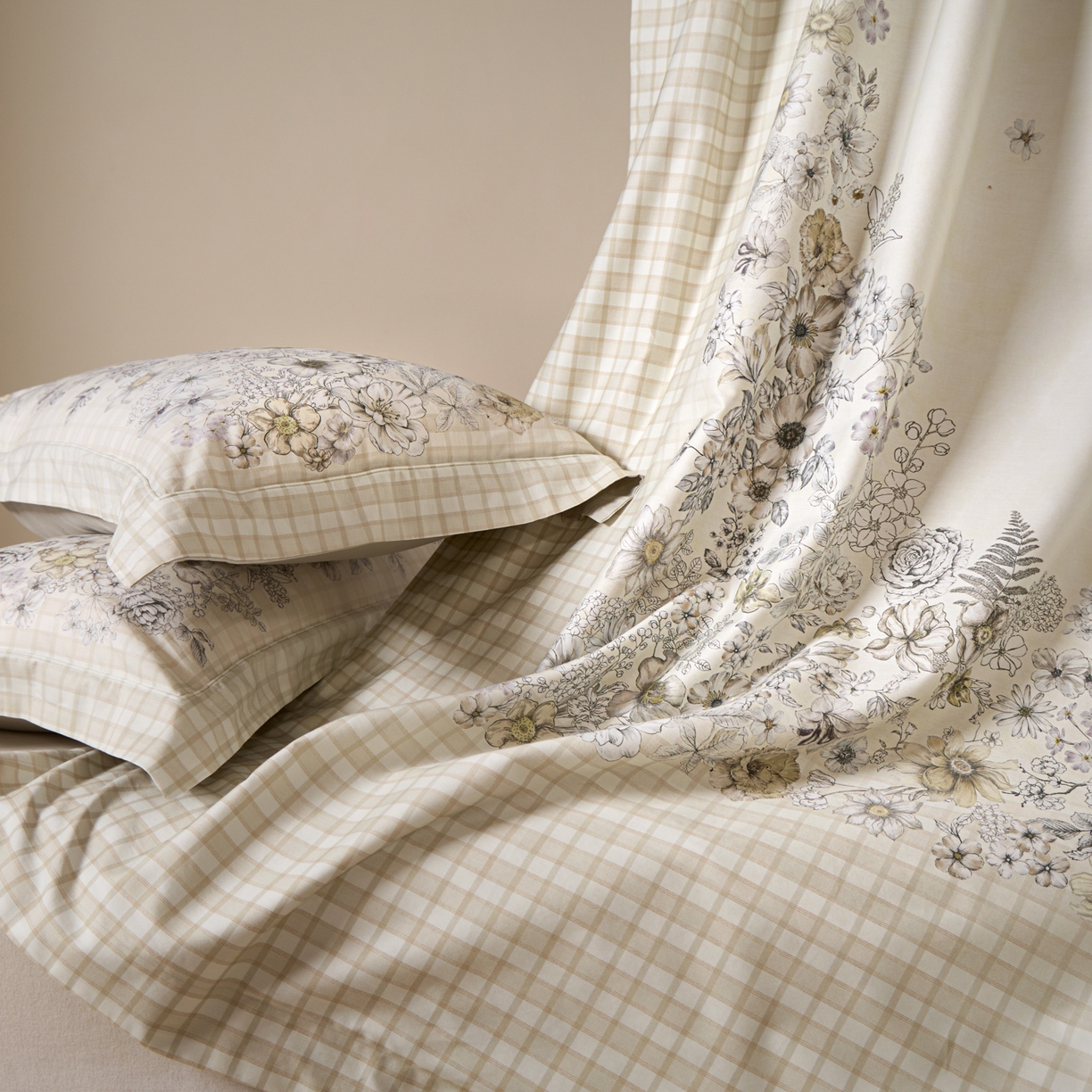 91家纺网 家纺一手货源 找家纺 禾时 2026新款全棉纯棉数码印花埋绳款四件套 素绘春野（香槟）