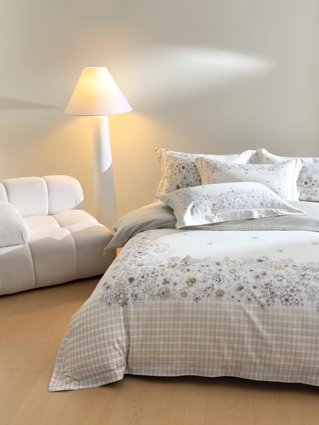 91家纺网 家纺一手货源 找家纺 禾时 2026新款全棉纯棉数码印花埋绳款四件套 素绘春野（香槟）