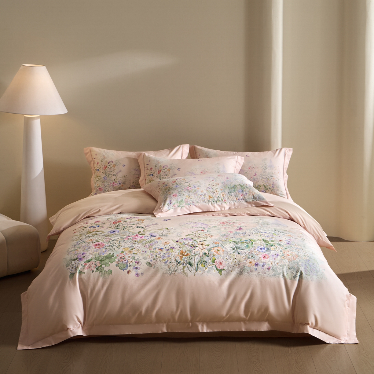 91家纺网 家纺一手货源 找家纺 禾时 2026新款全棉纯棉数码印花埋绳款四件套 雾花蝶影（粉）