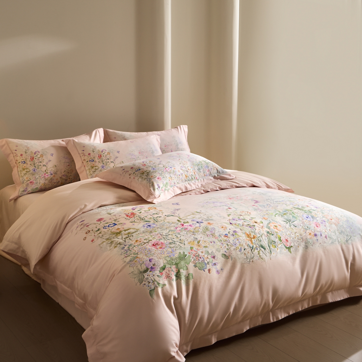 91家纺网 家纺一手货源 找家纺 禾时 2026新款全棉纯棉数码印花埋绳款四件套 雾花蝶影（粉）