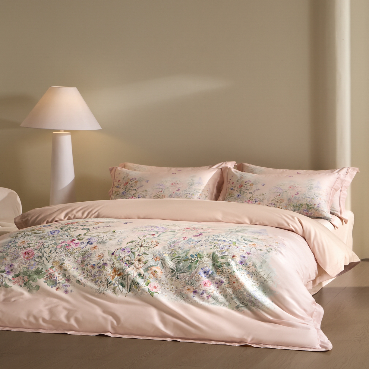 91家纺网 家纺一手货源 找家纺 禾时 2026新款全棉纯棉数码印花埋绳款四件套 雾花蝶影（粉）