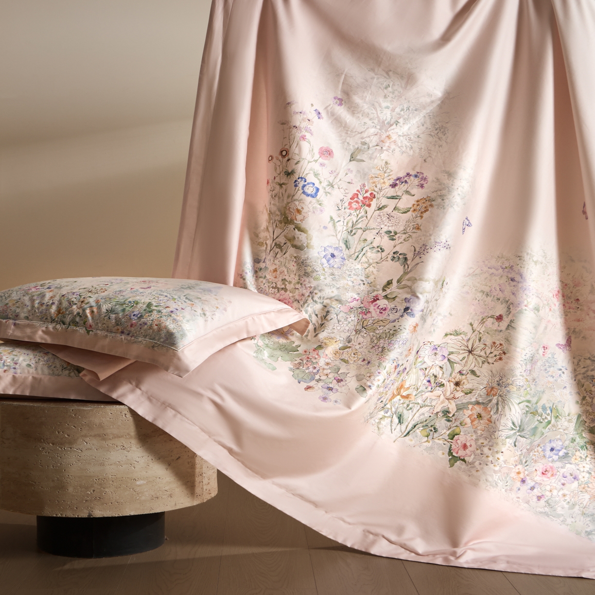 91家纺网 家纺一手货源 找家纺 禾时 2026新款全棉纯棉数码印花埋绳款四件套 雾花蝶影（粉）