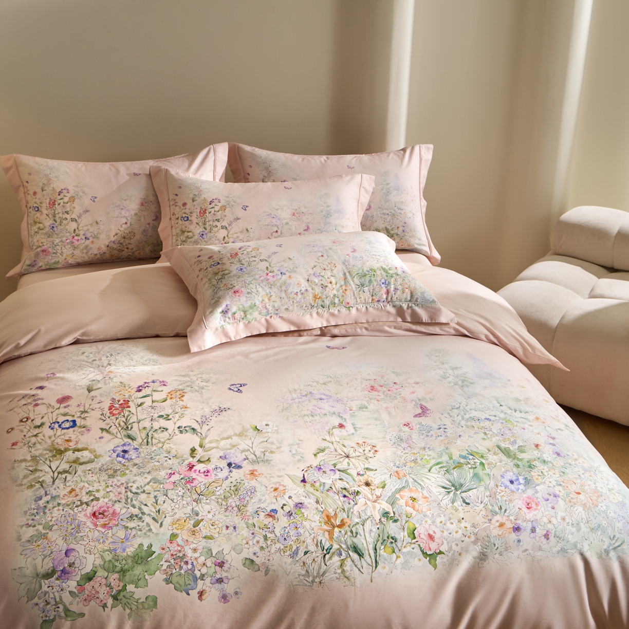 91家纺网 家纺一手货源 找家纺 禾时 2026新款全棉纯棉数码印花埋绳款四件套 雾花蝶影（粉）