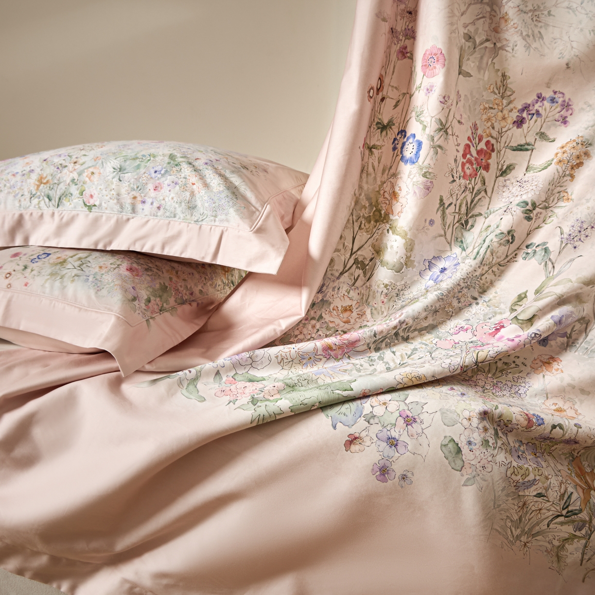 91家纺网 家纺一手货源 找家纺 禾时 2026新款全棉纯棉数码印花埋绳款四件套 雾花蝶影（粉）