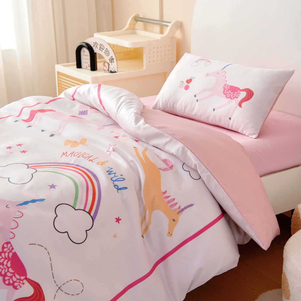 91家纺网 家纺一手货源 找家纺 御棉坊 2026新款60S全棉数码印花幼儿园儿童套件宝宝入园午睡被芯三件套 彩虹国度