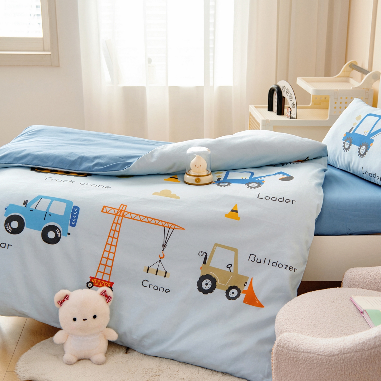 91家纺网 家纺一手货源 找家纺 御棉坊 2026新款60S全棉数码印花幼儿园儿童套件宝宝入园午睡被芯三件套 基建小队