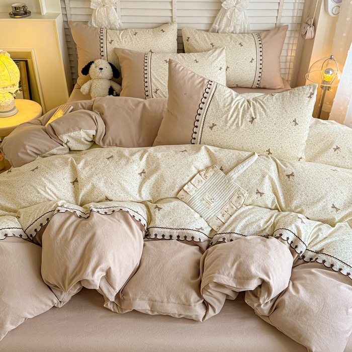 91家纺网 家纺一手货源 找家纺 鑫利来家纺 2026新款古法水洗棉法式花边四件套甄选纯棉花边拼接款四件套印花被套床单单品四件 花间谍