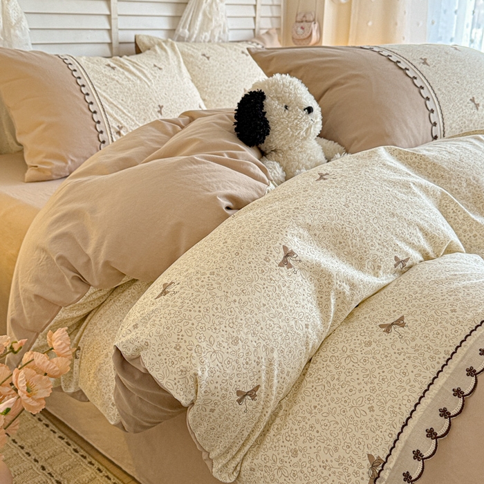 91家纺网 家纺一手货源 找家纺 鑫利来家纺 2026新款古法水洗棉法式花边四件套甄选纯棉花边拼接款四件套印花被套床单单品四件 花间谍