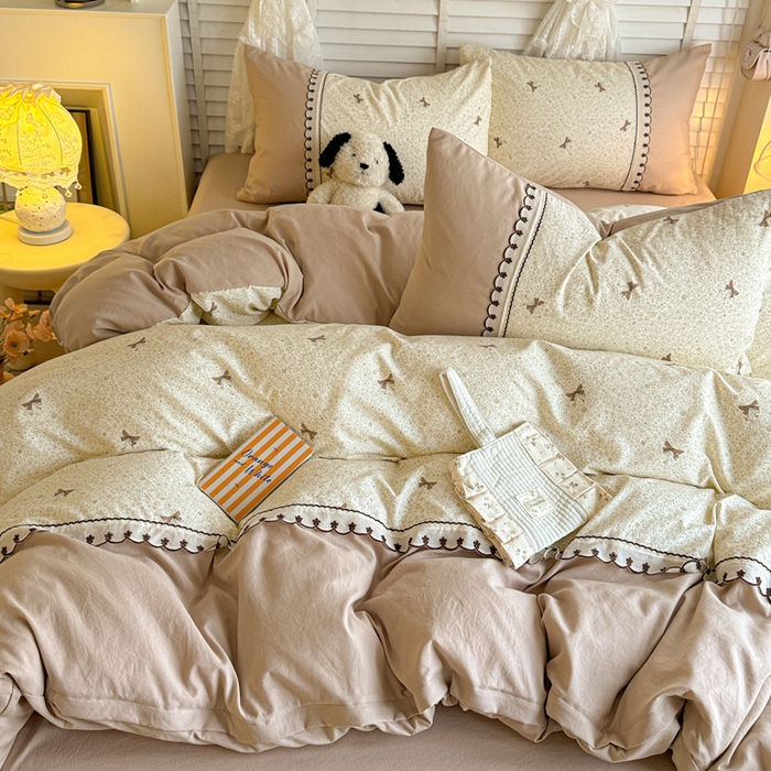 91家纺网 家纺一手货源 找家纺 鑫利来家纺 2026新款古法水洗棉法式花边四件套甄选纯棉花边拼接款四件套印花被套床单单品四件 花间谍