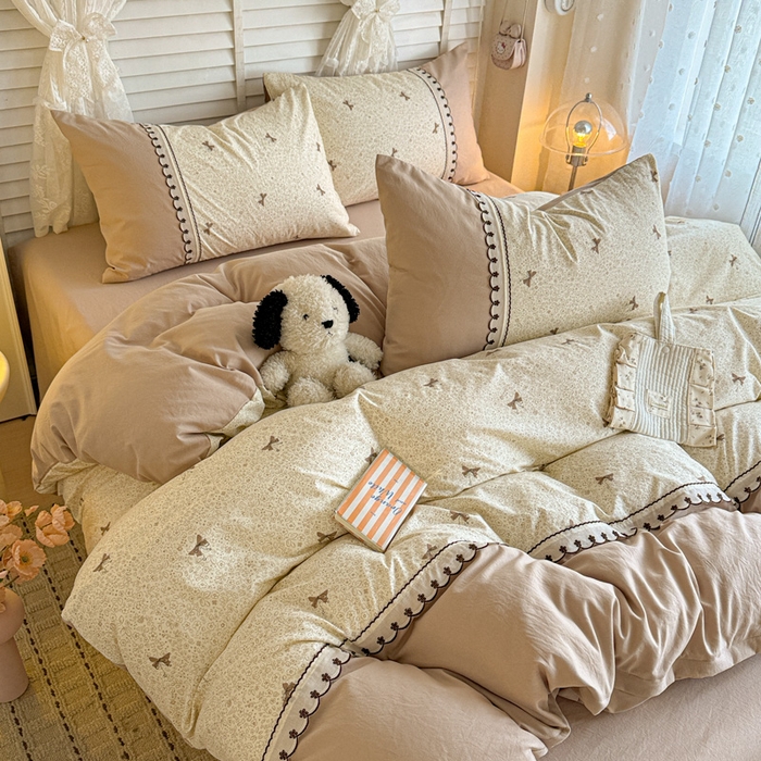 91家纺网 家纺一手货源 找家纺 鑫利来家纺 2026新款古法水洗棉法式花边四件套甄选纯棉花边拼接款四件套印花被套床单单品四件 花间谍